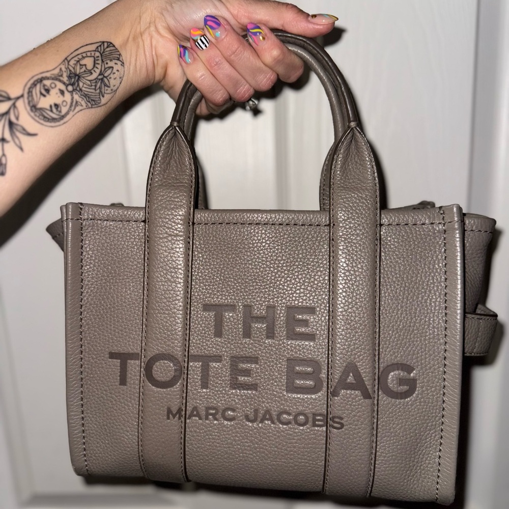 Marc Jacobs Gray Leather Tote with Minimalist Design